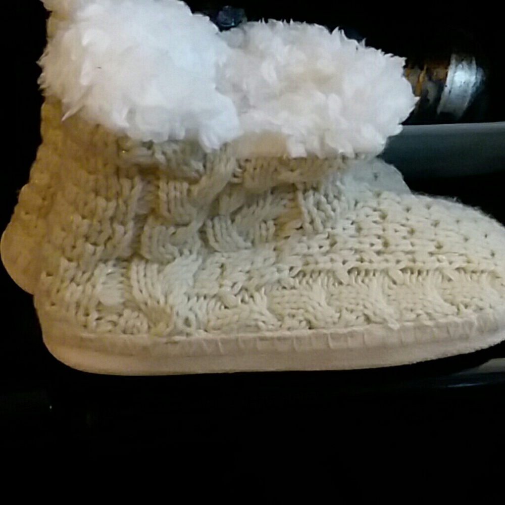 Sweater Slippers - Picture 2 of 3